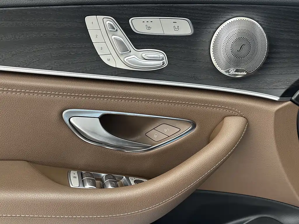 Mercedes-Benz E-Class 2022 — фото 12