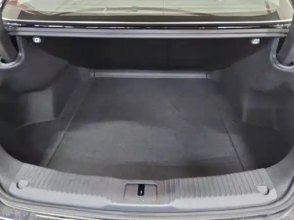 Hongqi H5 PHEV 2026