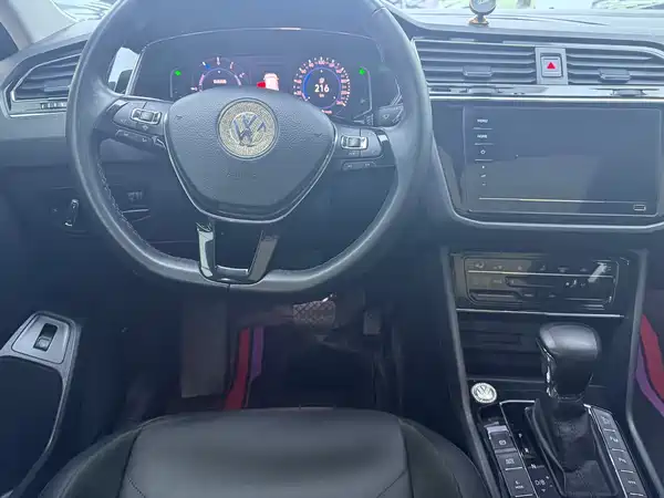 Volkswagen Tiguan L Plug-In Hybrid 2020