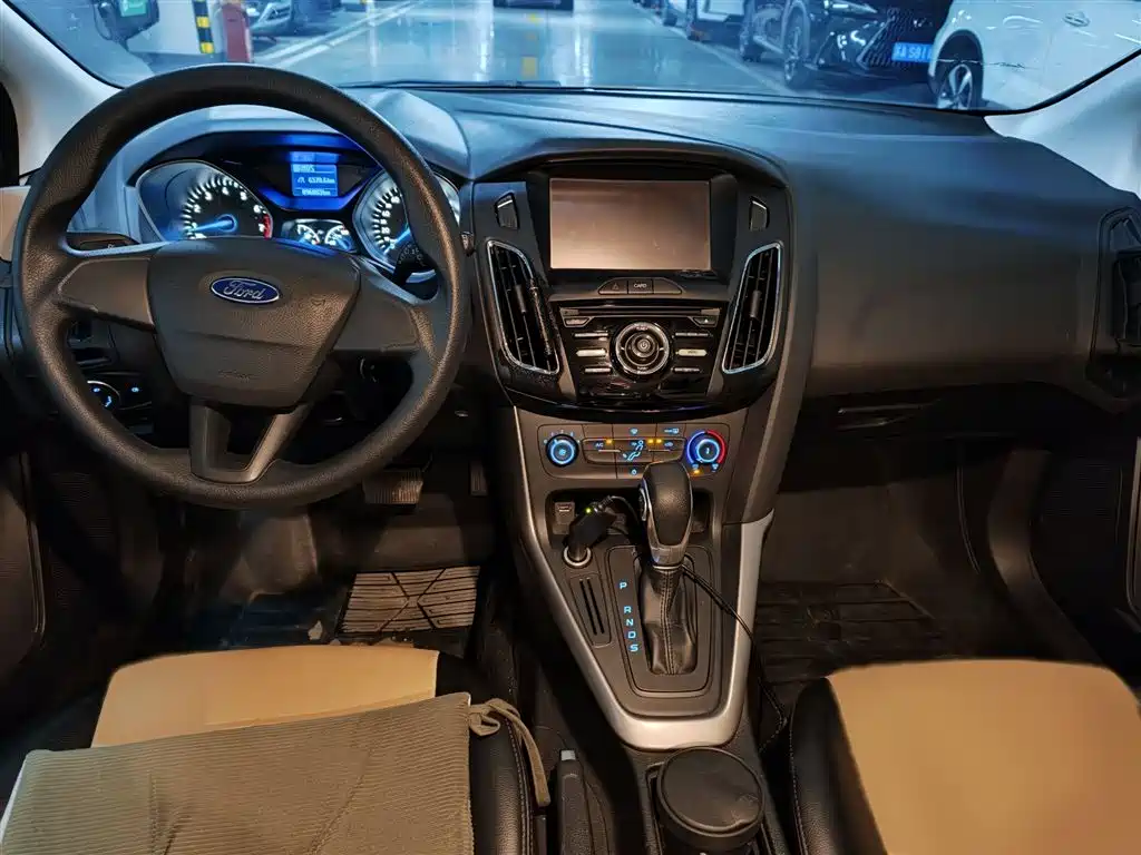 Ford Focus 2016 — фото 12