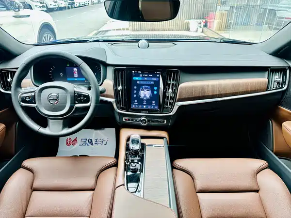 Volvo S90 2024