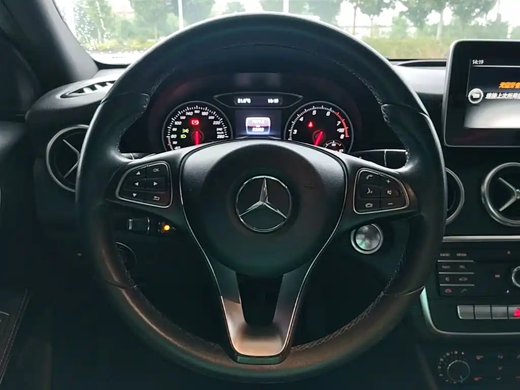Mercedes-Benz A-Class 2016 — фото 11