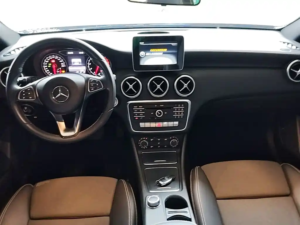 Mercedes-Benz A-Class 2016 — фото 10