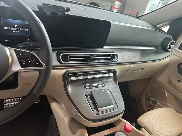 Mercedes-Benz V-Class 2025