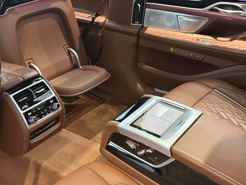 BMW 7 Series 2020 — фото 11
