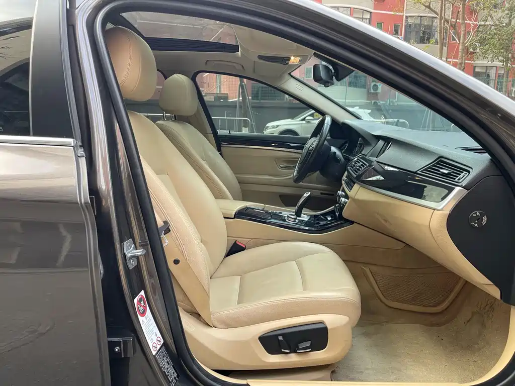 BMW 5 Series 2014 — фото 16