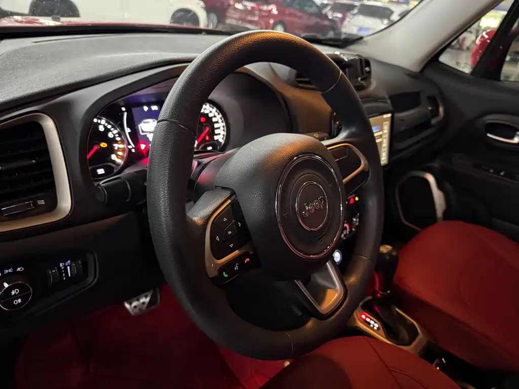 Jeep Renegade 2019 — фото 11