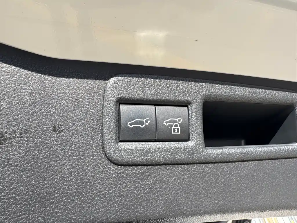 Toyota Venza 2024 — фото 12