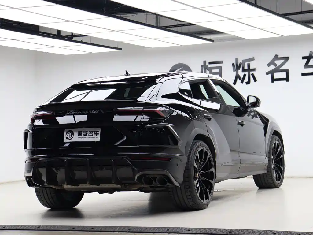 Lamborghini Urus 2019 — фото 29