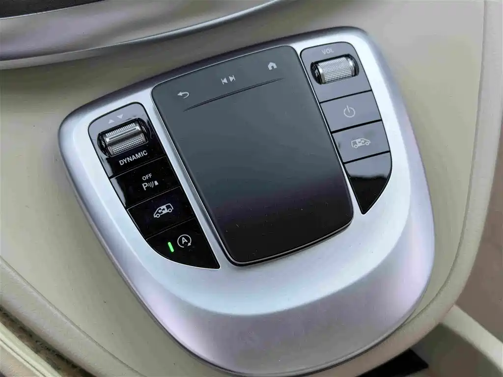 Mercedes-Benz V-Class 2022 — фото 19