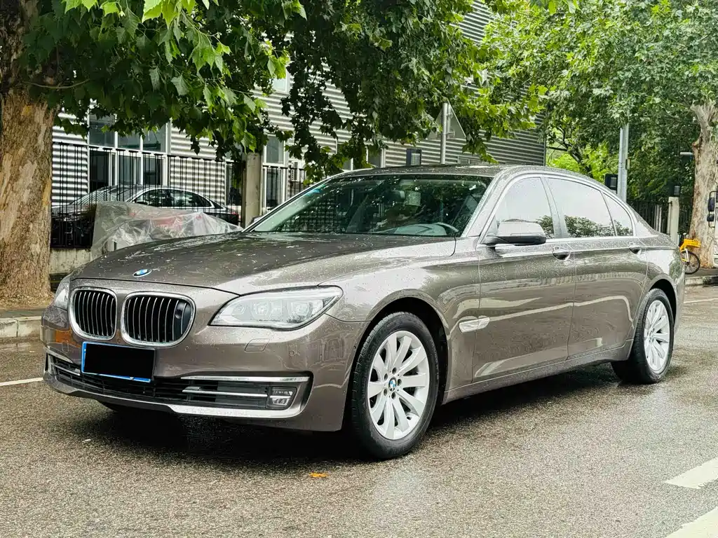 BMW 7 Series 2013 — фото 1