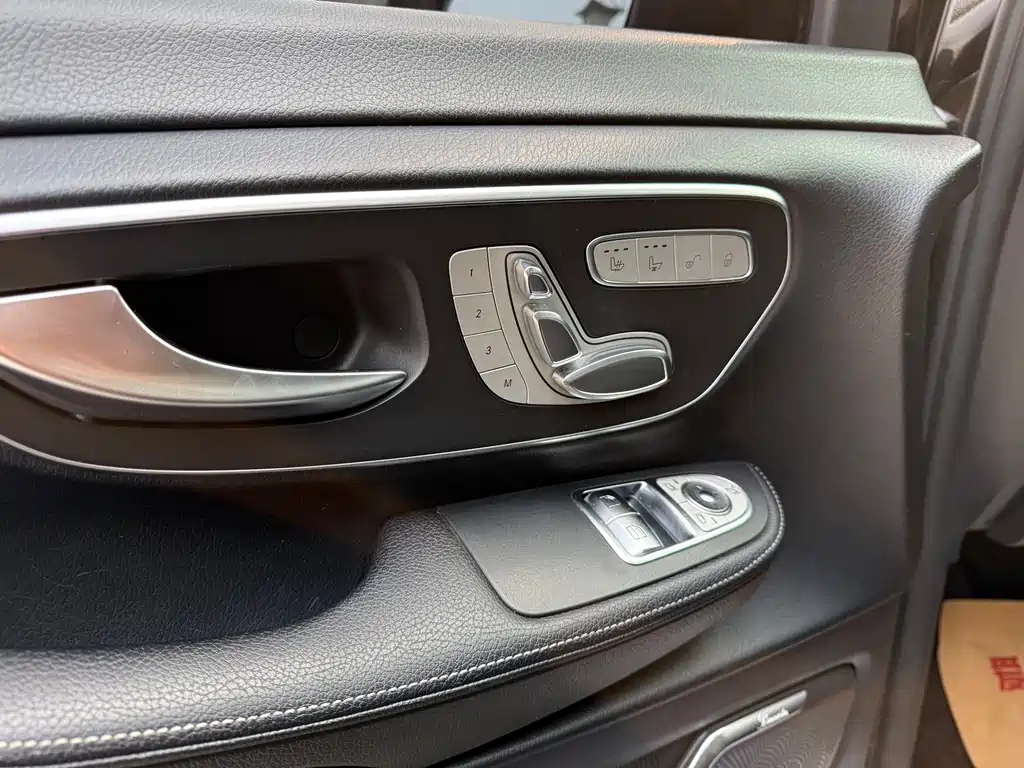 Mercedes-Benz V-Class 2022 — фото 10