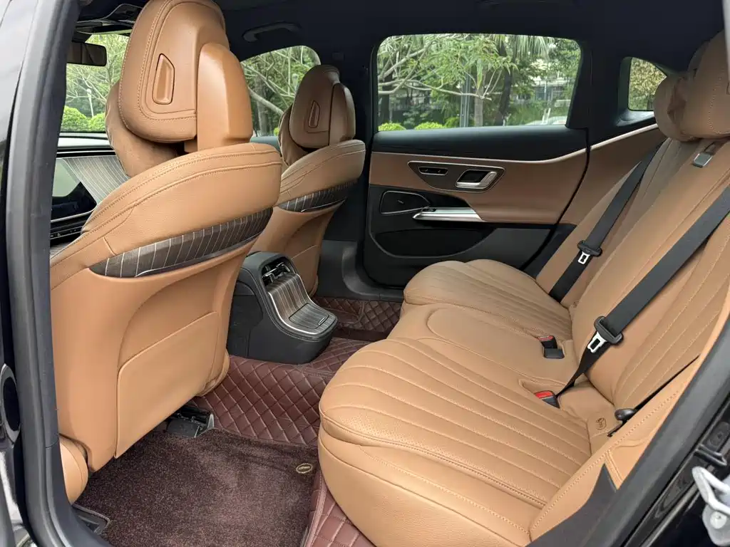 Mercedes-Benz E-Class 2025 — фото 20