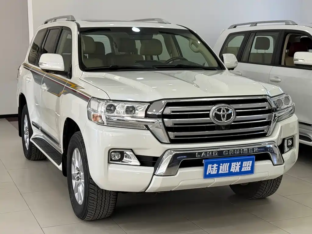 Toyota Land Cruiser 2017 — фото 3