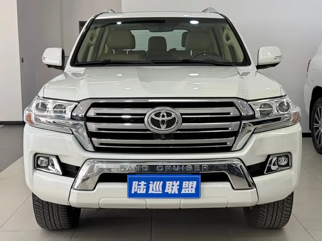 Toyota Land Cruiser 2017 — фото 2