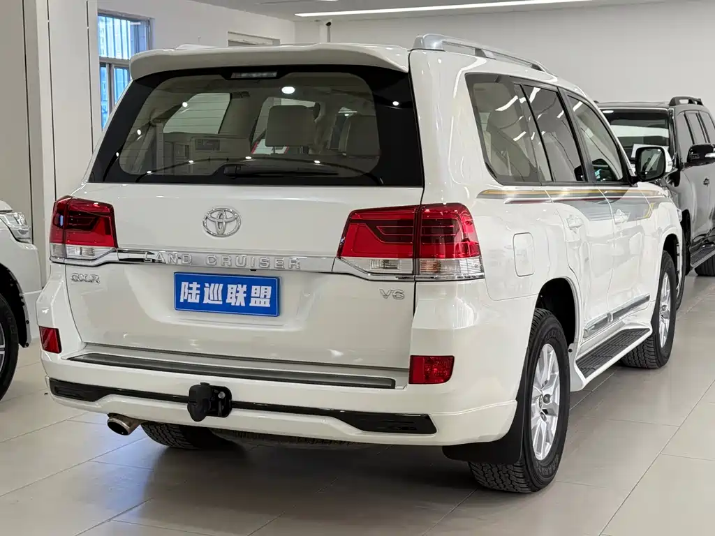Toyota Land Cruiser 2017 — фото 17