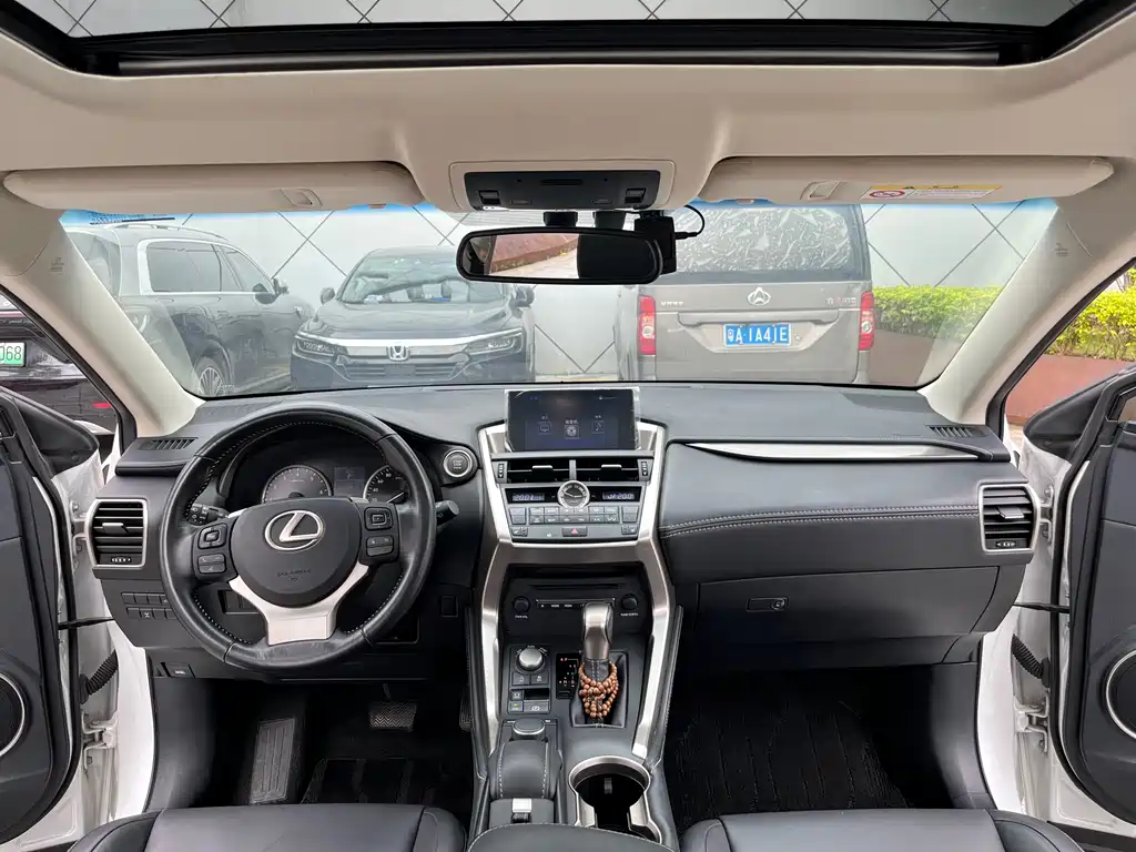 Lexus NX 2015 — фото 16