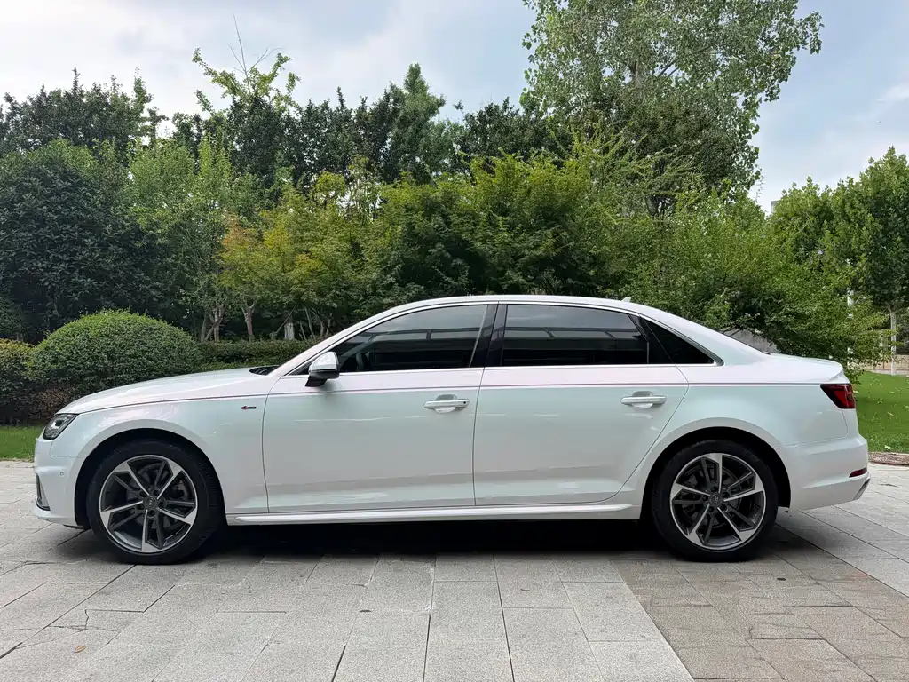 Audi A4L 2020