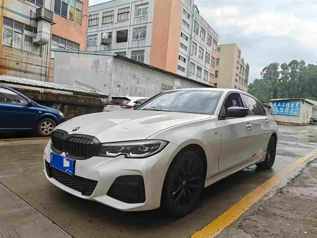 BMW 3 Series 2022 — фото 1