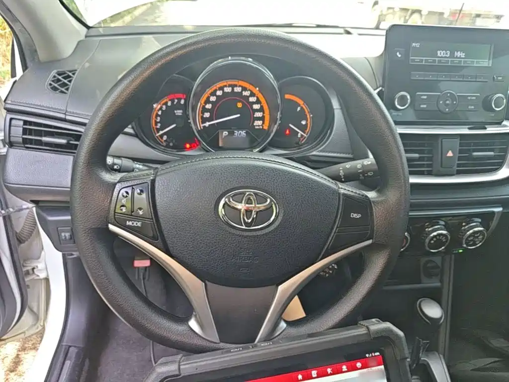 Toyota Yaris L 2022 — фото 11