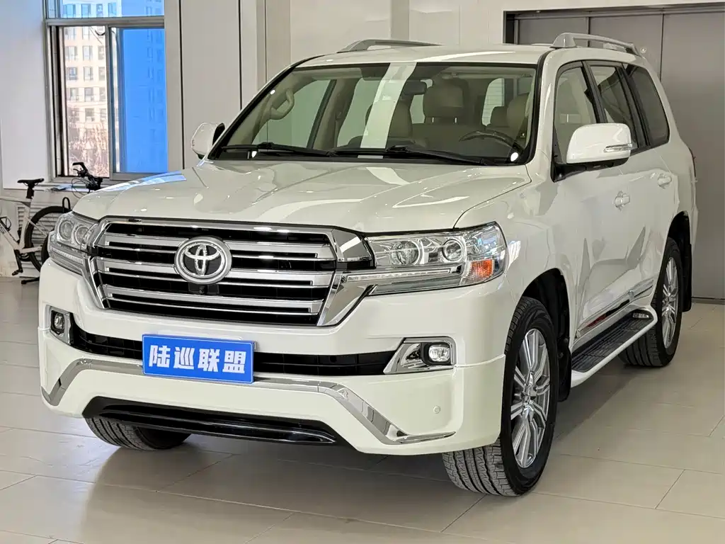 Toyota Land Cruiser 2018 — фото 1