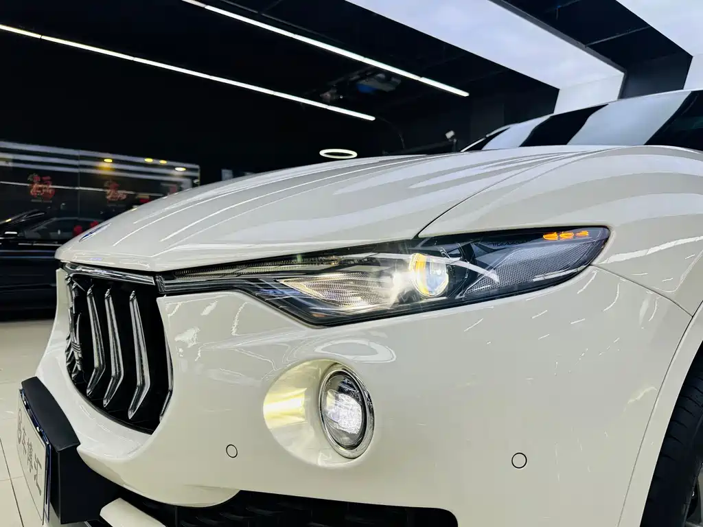 Maserati Levante 2017 — фото 19