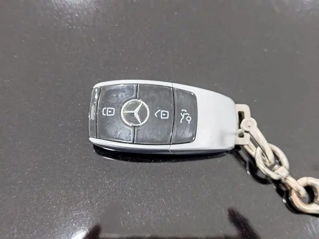 Mercedes-Benz E-Class 2020 — фото 19