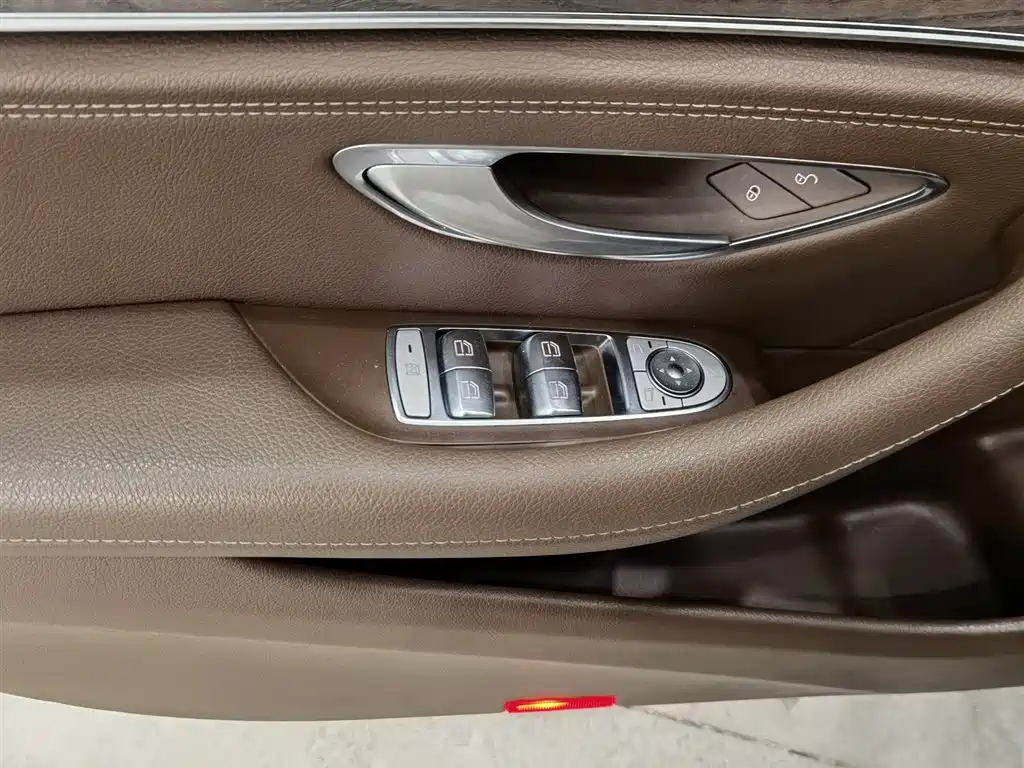 Mercedes-Benz E-Class 2020 — фото 9