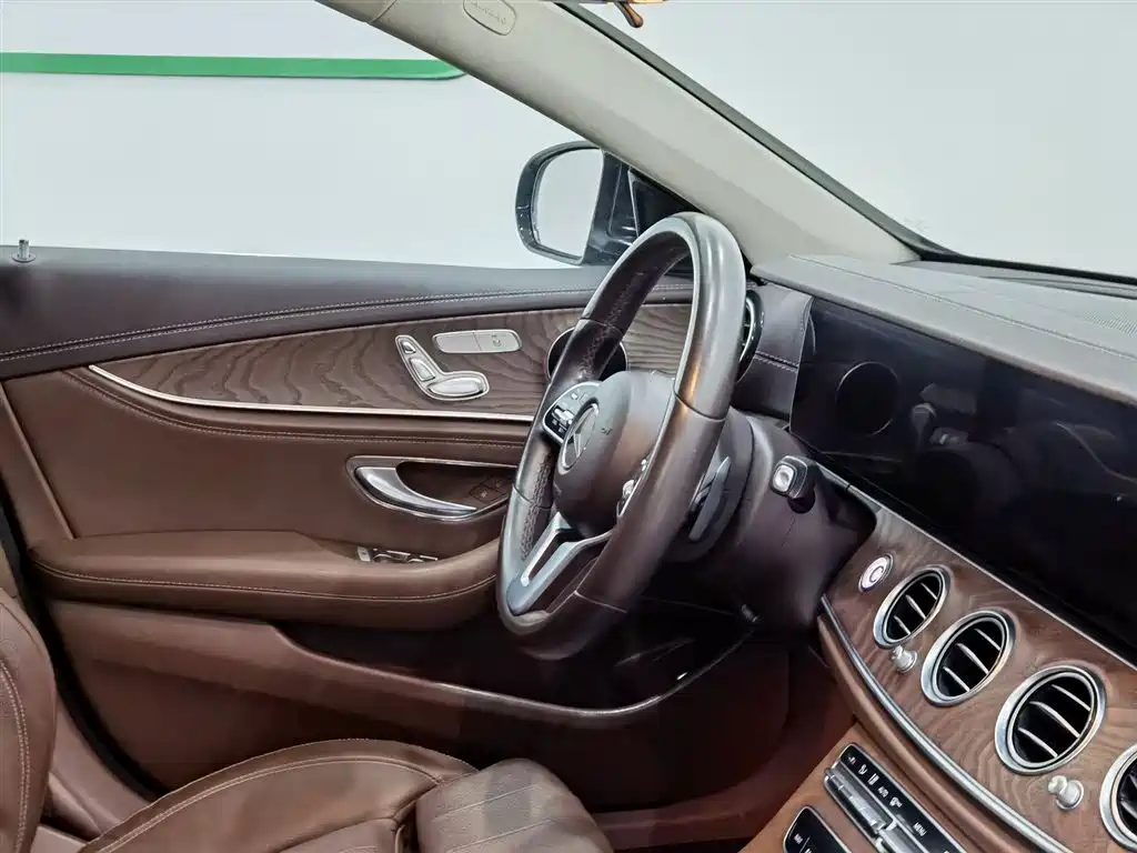 Mercedes-Benz E-Class 2020 — фото 22
