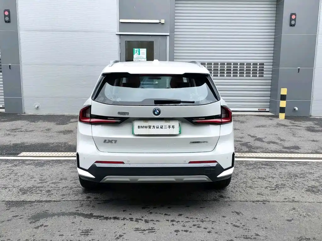 BMW iX1 2025 — фото 11