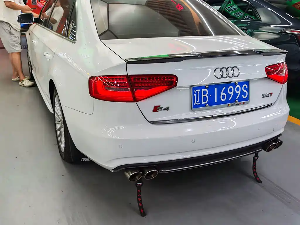 Audi A4L 2014