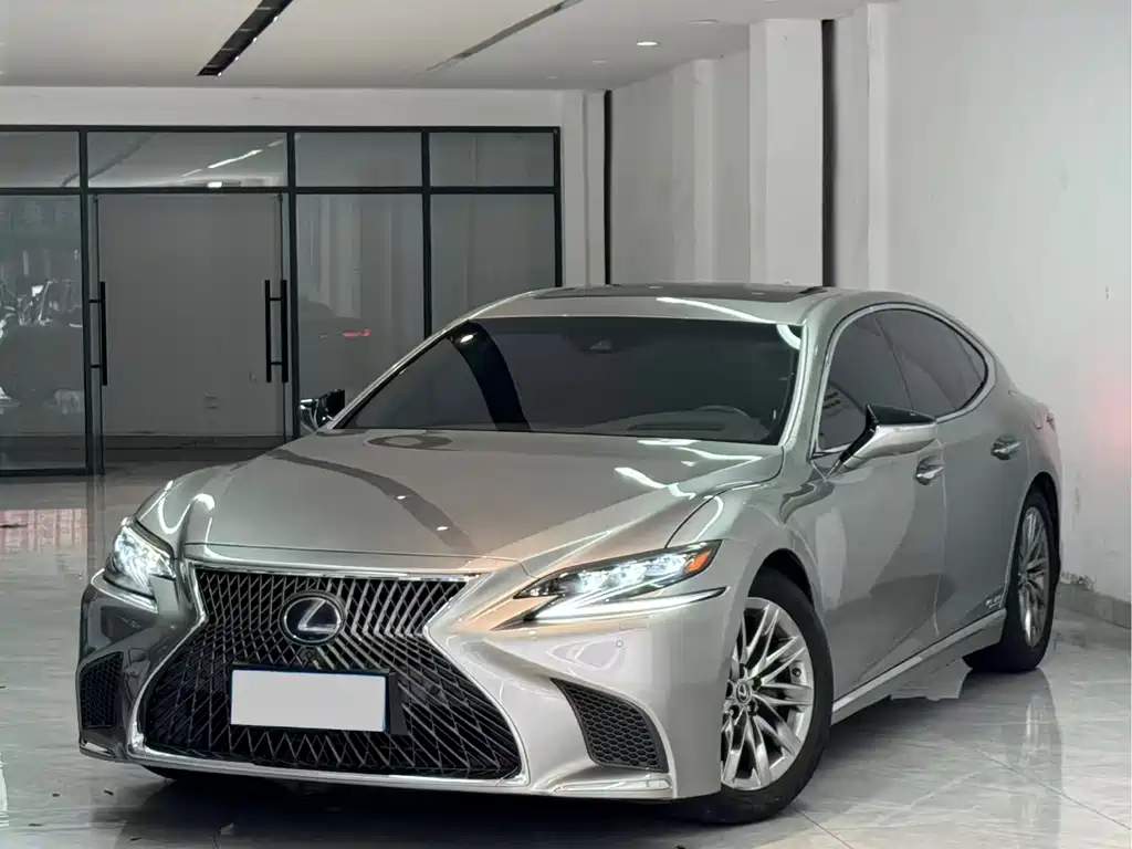 Lexus LS 2018 — фото 1