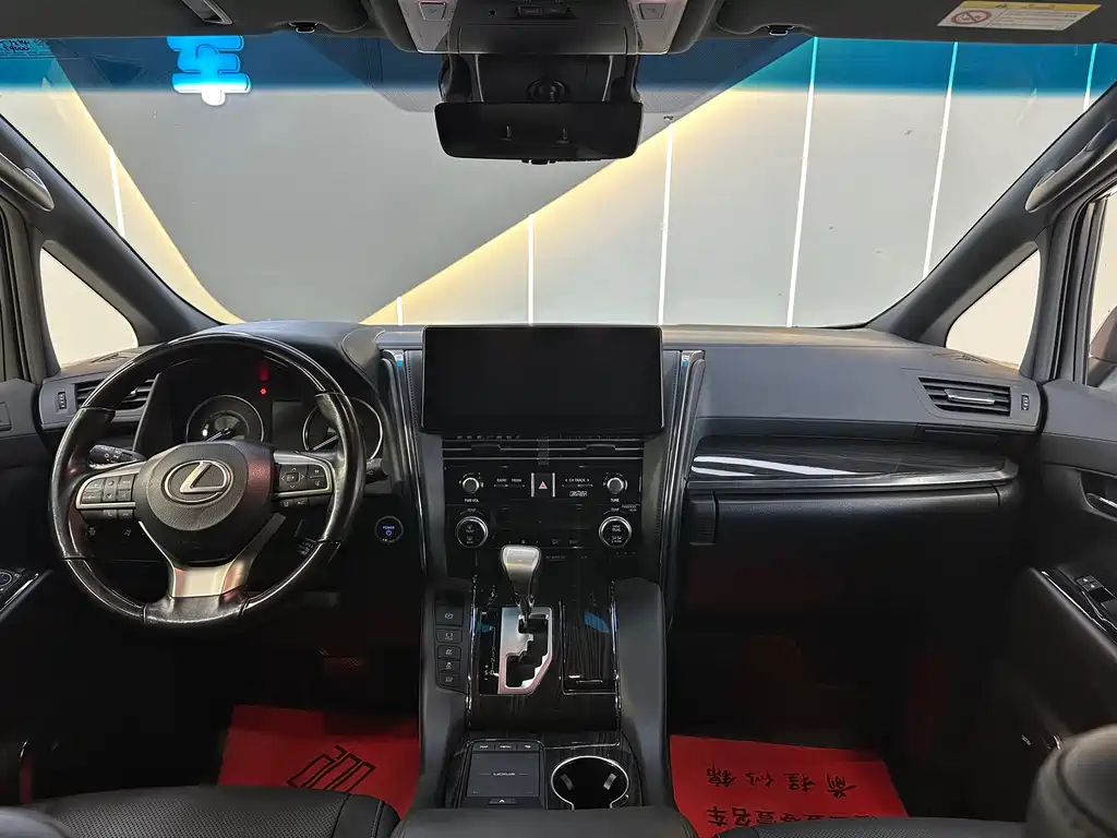 Lexus LM 2021 — фото 12