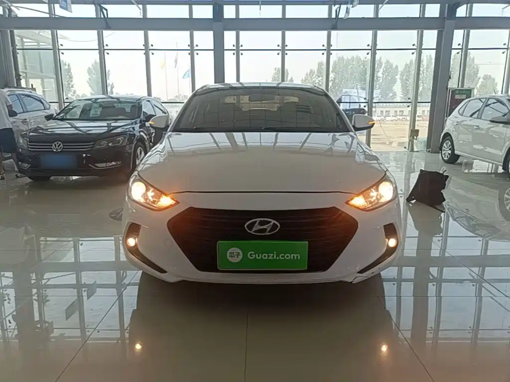 Hyundai Elantra 2018 — фото 3