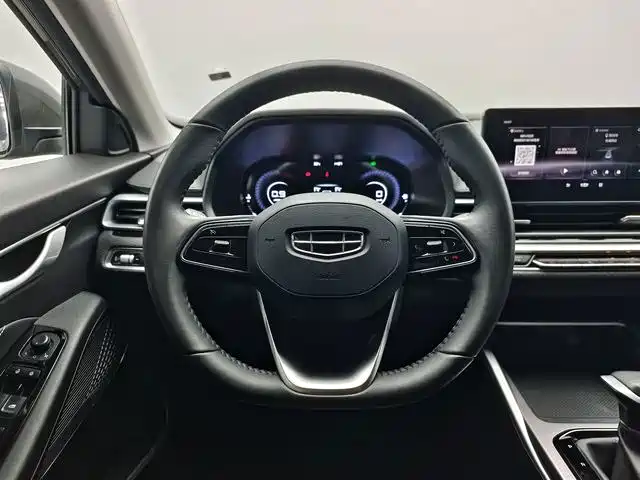 Geely Emgrand 2022