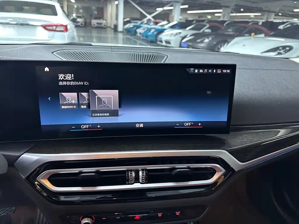 BMW 3 Series 2023 — фото 10