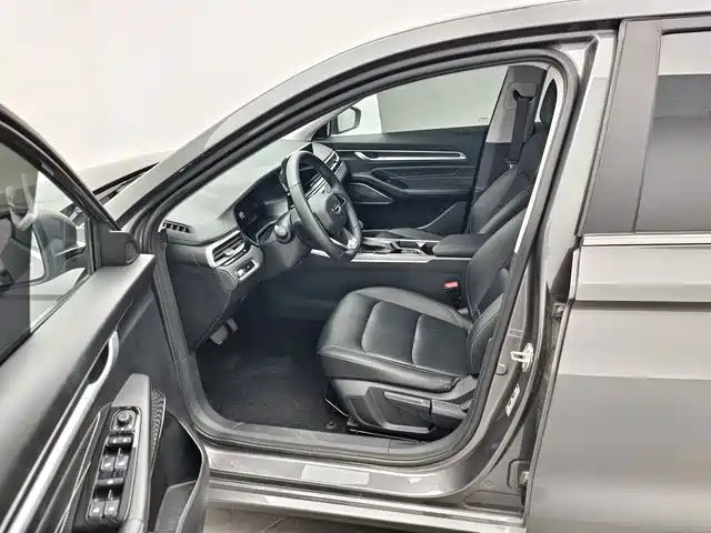 Geely Emgrand 2022