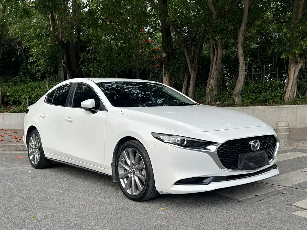 Mazda 3 Axela 2022 — фото 2