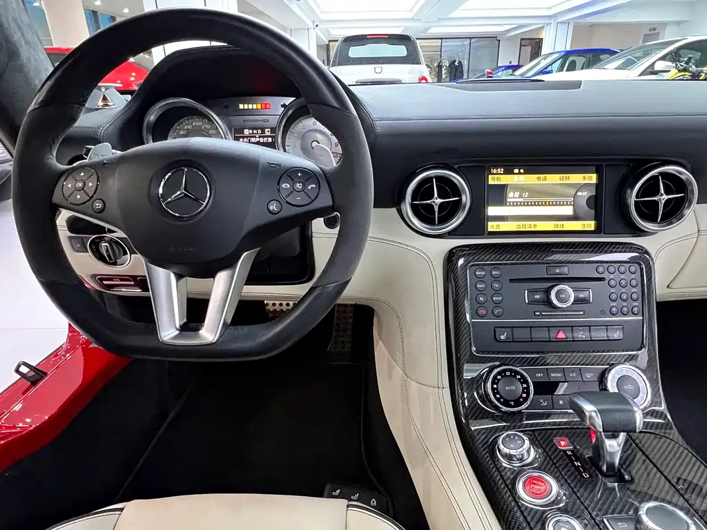 Mercedes-Benz SLS AMG 2012 — фото 11