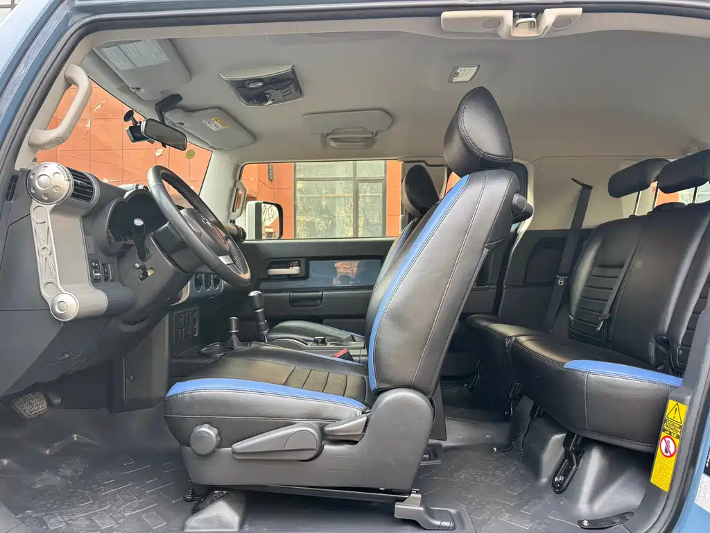 Toyota FJ Cruiser 2018 — фото 16