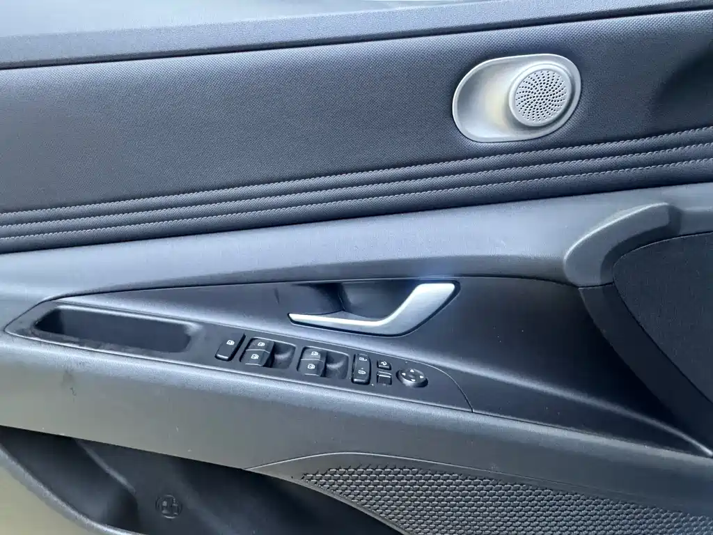 Hyundai Elantra 2022 — фото 15