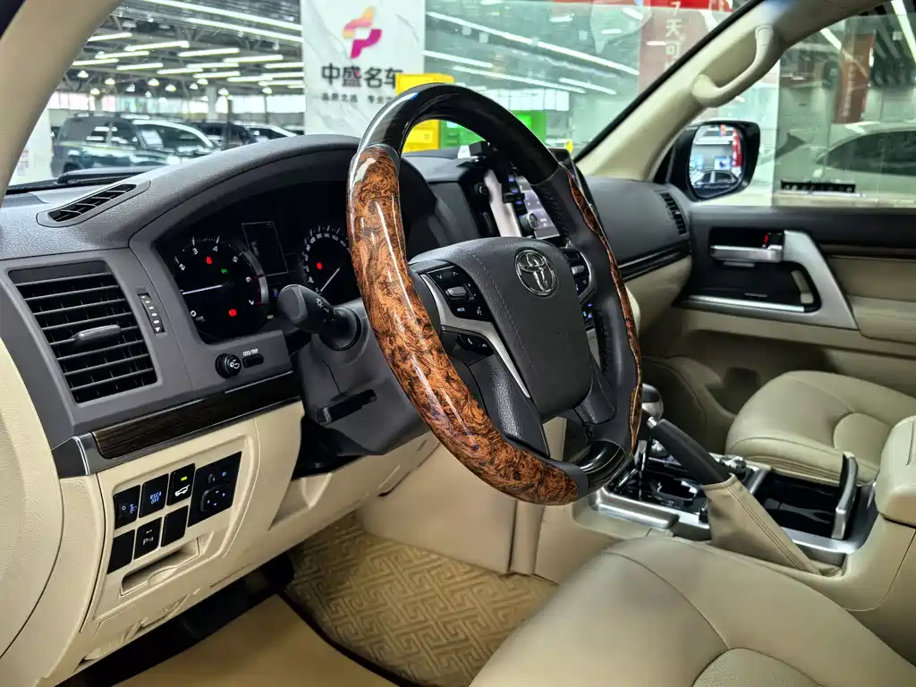 Toyota Land Cruiser 2019 — фото 13