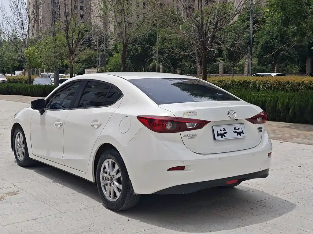 Mazda 3 Axela 2015
