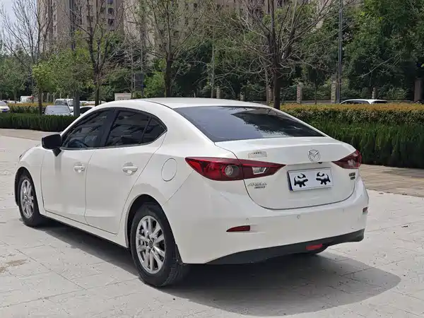 Mazda 3 Axela 2015