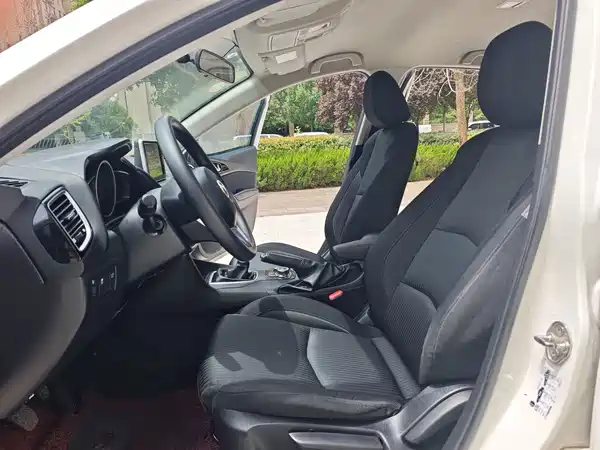 Mazda 3 Axela 2015
