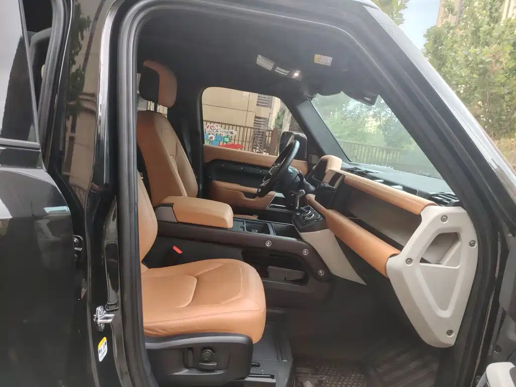 Land Rover Defender 2023 — фото 10