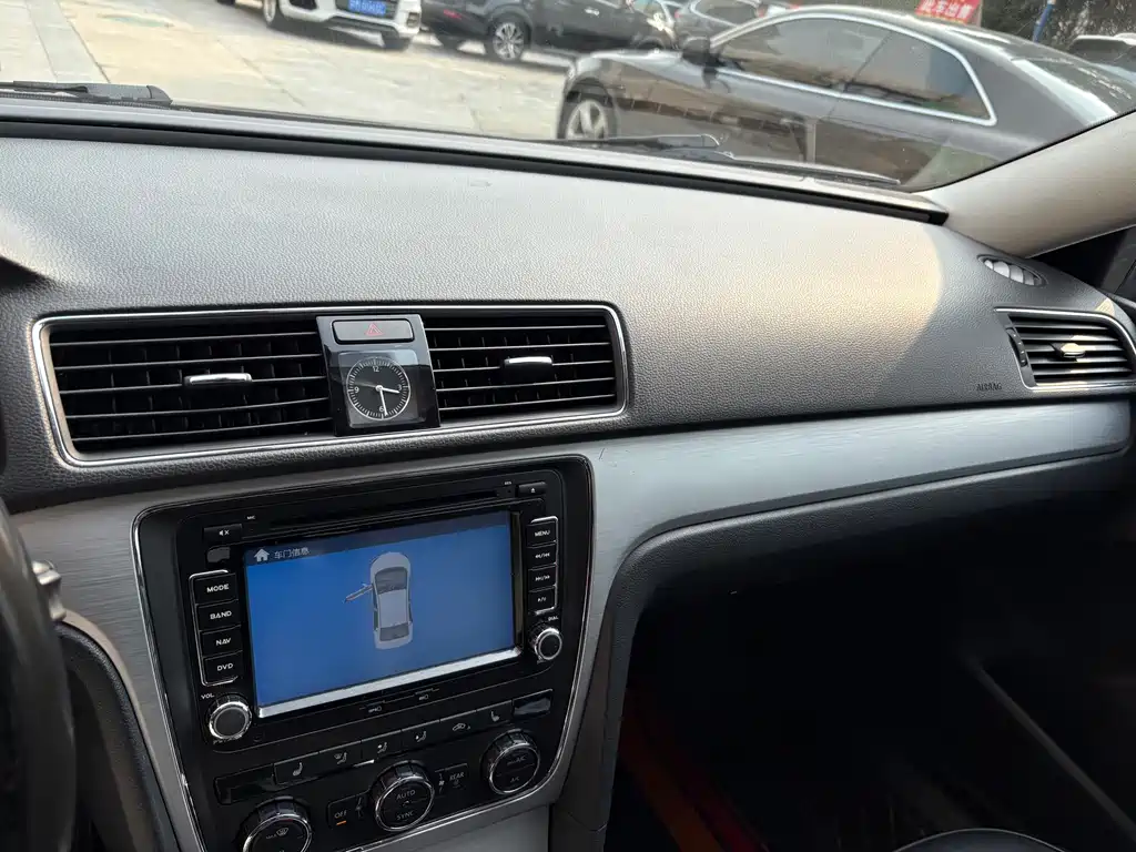 Volkswagen Passat 2015 — фото 14