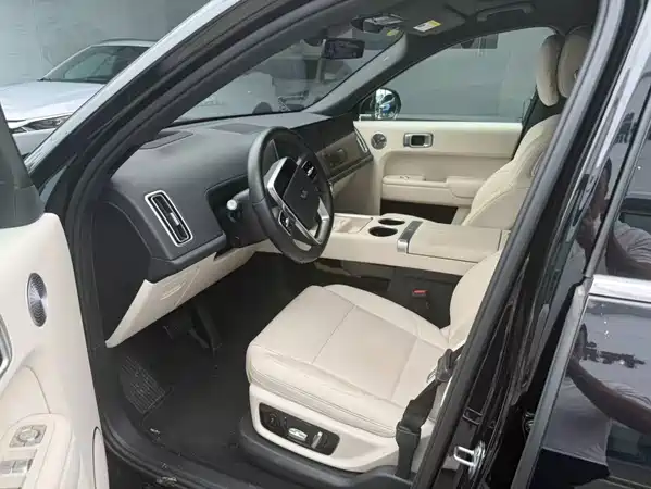 Li Auto L9 2025