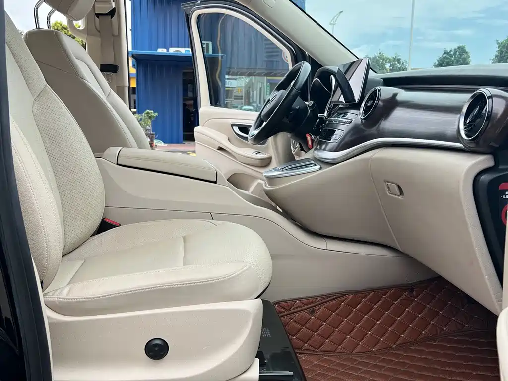 Mercedes-Benz V-Class 2022 — фото 10