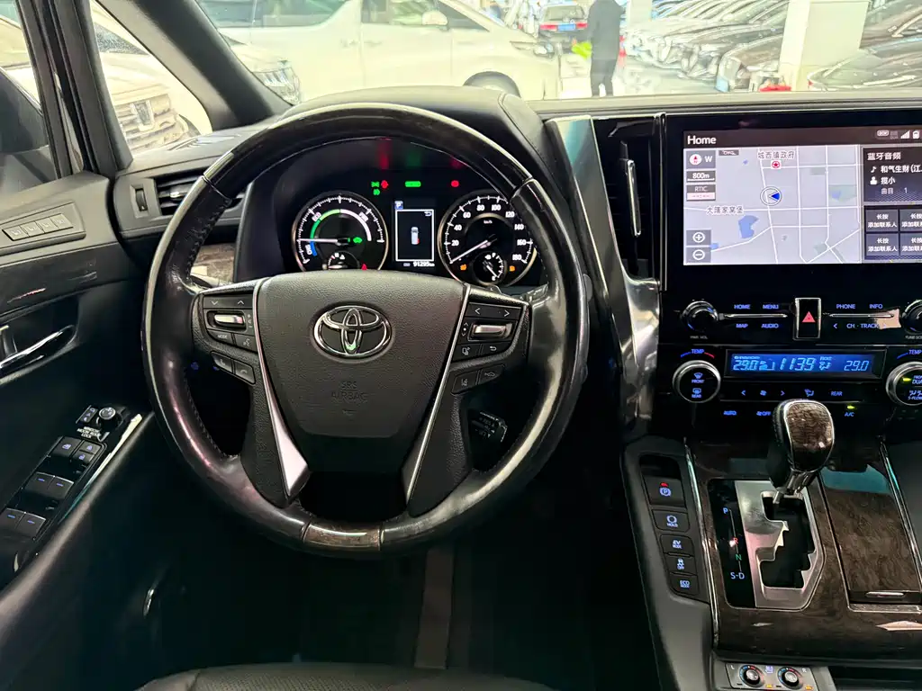Toyota Alphard 2022 — фото 18